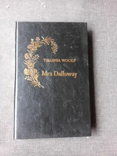 MRS DALLOWAY - VIRGINIA WOOLF  (DOAMNA DALLOWAY, CARTE IN LIMBA ENGLEZA)