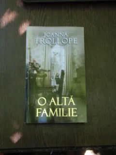 O alta familie - Joanna Trollope