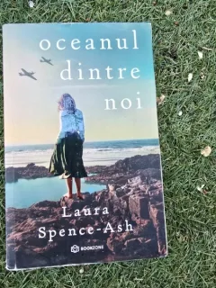 Oceanul dintre noi - Laura Spence Ash