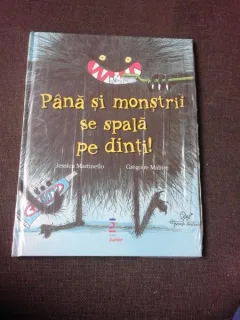 PANA SI MONSTRII SE SPALA PE DINTI - JESSICA MARTINELLO