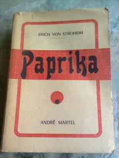 PAPRIKA - ERICH VON STROHEIM  (CARTE IN LIMBA FRANCEZA)