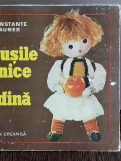 PAPUSILE HARNICE IN GRADINA - LENA CONSTANTE