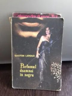 PARFUMUL DOAMNEI IN NEGRU - GASTON LEROUX