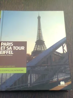 PARIS ET SA TOUR EIFFEL - CATHERINE ORSENNE  (CARTE IN LIMBA FRANCEZA)