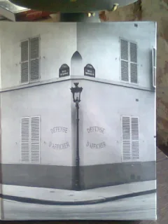 PARIS PERDU - BRUNO VAYSSI COMBY  (ALBUM FOTO ALB NEGRU, CU TEXT IN LIMBA FRANCEZA)