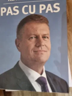 PAS CU PAS-KLAUS IOHANNIS
