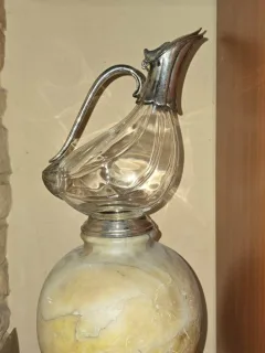 Pasare - Elegant decantor din cristal si metal argintat