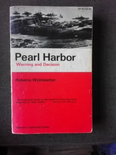 Pearl Harbor, Warning and Decision - Roberta Wohlstetter  (carte in limba engleza)