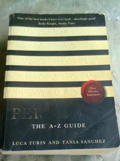 PERFUMES THE A-Z GUIDE - LUCA TURIN  (TEXT IN LIMBA ENGLEZA)