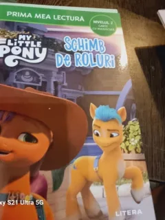Prima mea lectura - My Little Pony - Schimb de roluri Nivelul 2 carte cu Majuscule