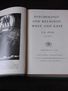 PSYCHOLOGY AND RELIGION, WEST AND EAST - C.G. JUNG   (CARTE IN LIMBA ENGLEZA)