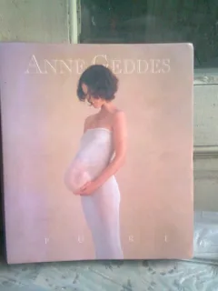 PURE - ANNE GEDDES  (CARTE IN LIMBA ENGLEZA)