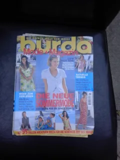 REVISTA BURDA, MODE + MAGAZINE, DIE NEUE SOMMERMODE, TEXT IN LIMBA GERMANA