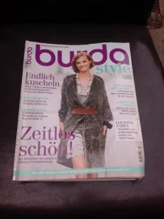 REVISTA BURDA NR.10/2009, TEXT IN LIMBA GERMANA CU INSTRUCTIUNI DE CUSUT IN LIMBA ROMANA