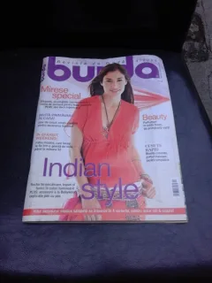 REVISTA BURDA NR.4/2000, TEXT IN LIMBA ROMANA
