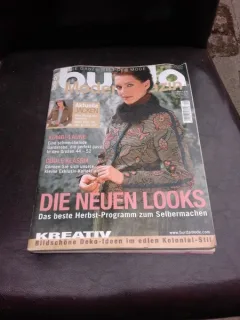 REVISTA BURDA NR.9/2002, TEXT IN LIMBA GERMANA CU INSTRUCTIUNI DE CUSUT IN LIMBA ROMANA