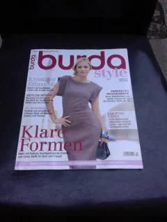 REVISTA BURDA NR.9/2010, TEXT IN LIMBA GERMANA