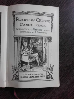 ROBINSON CRUSOE - DANIEL DEFOE  (CARTE IN LIMBA ENGLEZA)