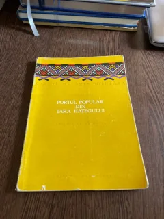 Romulus Vuia - Portul popular din Tara Hategului. Bazinul de la Hateg