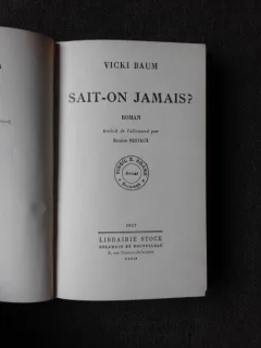 SAIT-ON JAMAIS? - VICKI BAUM  (CARTE IN LIMBA FRANCEZA)