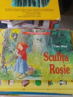 Scufita rosie - Tony Wolf