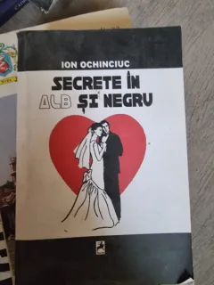 SECRETE IN ALB SI NEGRU - ION OCHINCIUC  (CU DEDICATIE)