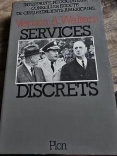SERVICES DISCRETS - VERNON A. WALTERS  (CARTE IN LIMBA FRANCEZA)