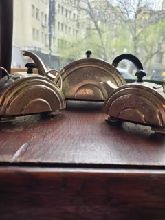 Set din argint (sterling silver) - ceainic, zaharniță și latieră, model elegant gravat