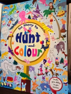 So many to Hunt and Colour (Foarte multe de cautat si colorat - carte in limba engleza)