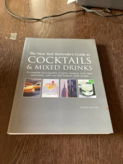 Stuart Walton - The New York bartender's guide to cocktails and mixed drinks