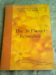 THE 38 FLOWER REMEDIES BOOK  (CARTE IN LIMBA ENGLEZA)