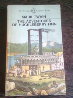 THE ADVENTURES OF HUCKLEBERRY FINN - MARK TWAIN  (CARTE IN LIMBA ENGLEZA)