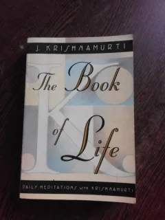 THE BOOK OF LIFE - J. KRISHNAMURTI   (CARTE IN LIMBA ENGLEZA)