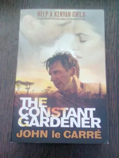 THE CONSTANT GARDENER - JOHN LE CARRE  (CARTE IN LIMBA ENGLEZA)