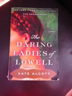 The daring ladies of lowell - Kate Alcott  (carte in limba engleza)