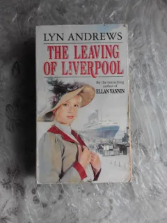 THE LEAVING OF LIVERPOOL - LYN ANDREWS  (CARTE IN LIMBA ENGLEZA)