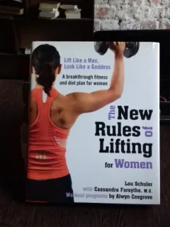 The new rules of lifting for women  (Noi reguli pentru exercitii cu greutati, la femei)