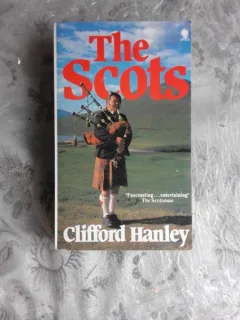 THE SCOTS - CLIFFORD HANLEY  (CARTE IN LIMBA ENGLEZA)