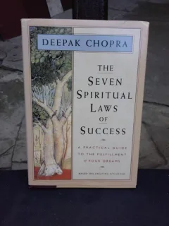 THE SEVEN SPIRITUAL LAWS OF SUCCESS - DEEPAK CHOPRA  (CARTE IN LIMBA ENGLEZA)