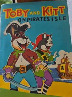 TOBY AND KITT ON PIRATES ISLE, CARTE DE COLORAT, TEXT IN LIMBA ENGLEZA