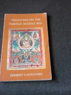TRESURES ON THE TIBETAN MIDDLE WAY - HERBERT V. GUENTHER   (CARTE IN LIMBA ENGLEZA)