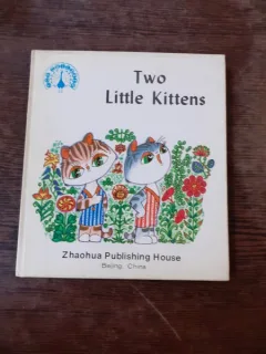 TWO LITTLE KITTENS  (CARTE PENTRU COPII, IN LIMBA ENGLEZA)