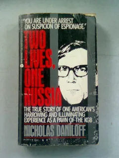 TWO LIVES, ONE RUSSIA - NICHOLAS DANILOFF  (CARTE IN LIMBA ENGLEZA)