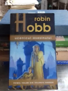 UCENICUL ASASINULUI - ROBIN HOBB