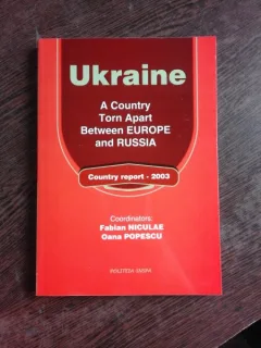 UKRAINE, A COUNTRY TORN APART BETWEEN EUROPE AND RUSSIA, COUNTRY REPORT, 2003 - FABIAN NICULAE  (CARTE IN LIMBA ENGLEZA)