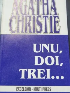 Un, doi, trei - Agatha Christie
