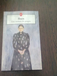 UNE MAISON DE POUPEE - IBSEN  (CARTE IN LIMBA FRANCEZA)