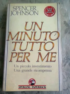 UN MINUTO TUTTO PER ME - SPENCER JOHNSON  (CARTE IN LIMBA ITALIANA)