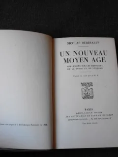 UN NOUVEAU  MOYEN AGE - NICOLAS BERDIAEFF  (CARTE IN LIMBA FRANCEZA)