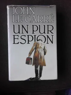 Un pur espion - John le Carre  (carte in limba franceza)
